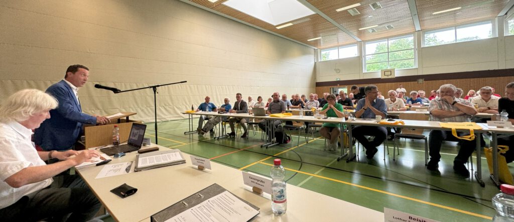 Die Mitglieder des Landesverbandes der Bürgerbusse Baden-Württembergs trafen sich zu Ihrem Jubiläumsverbandstag in Boxberg, Main-Tauber-Kreis. Anlass waren gleich zwei Jubiläen. Neben dem 10 jährigen Bestehen des Landesverbandes galt es auch, 10 Jahre Bürgerrufauto „Wir verbinden Boxberg“ zu würdigen. Unter dem Begriff Bürgerbusse werden zwischenzeitlich alle ehrenamtlichen Verkehrsangebote im Land zusammengefasst.